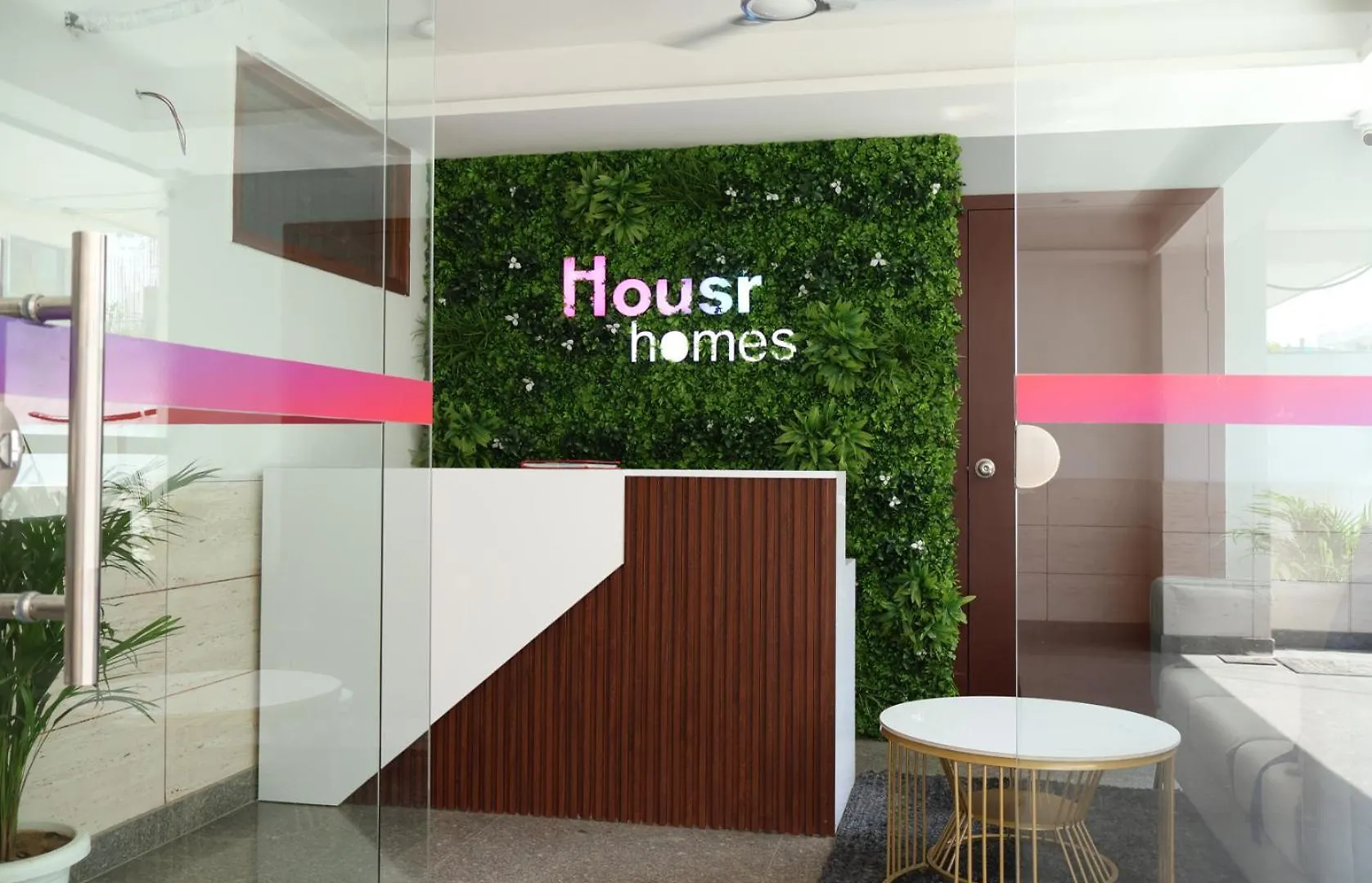 Housr 3 Bhk Apartment Sector 45 グルガウン