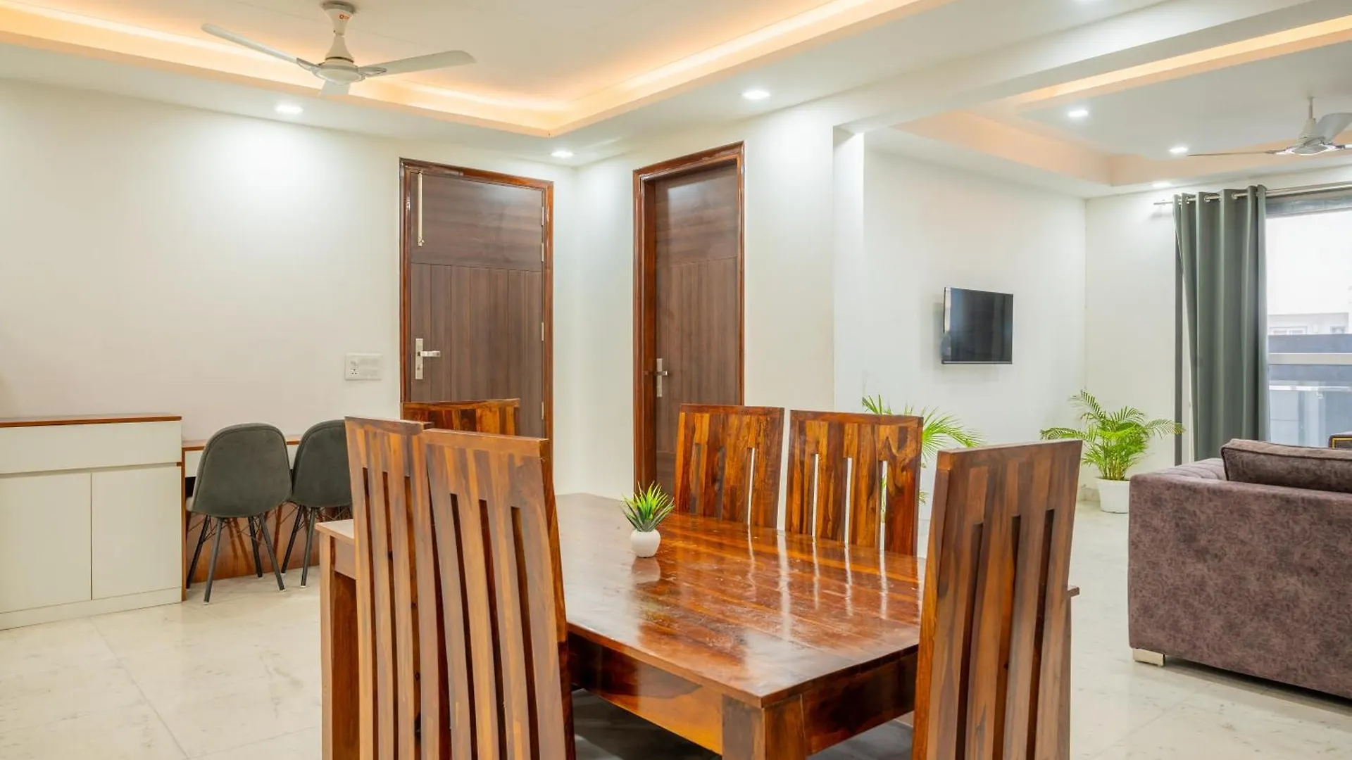 Housr 3 Bhk Apartment Sector 45 グルガウン インド