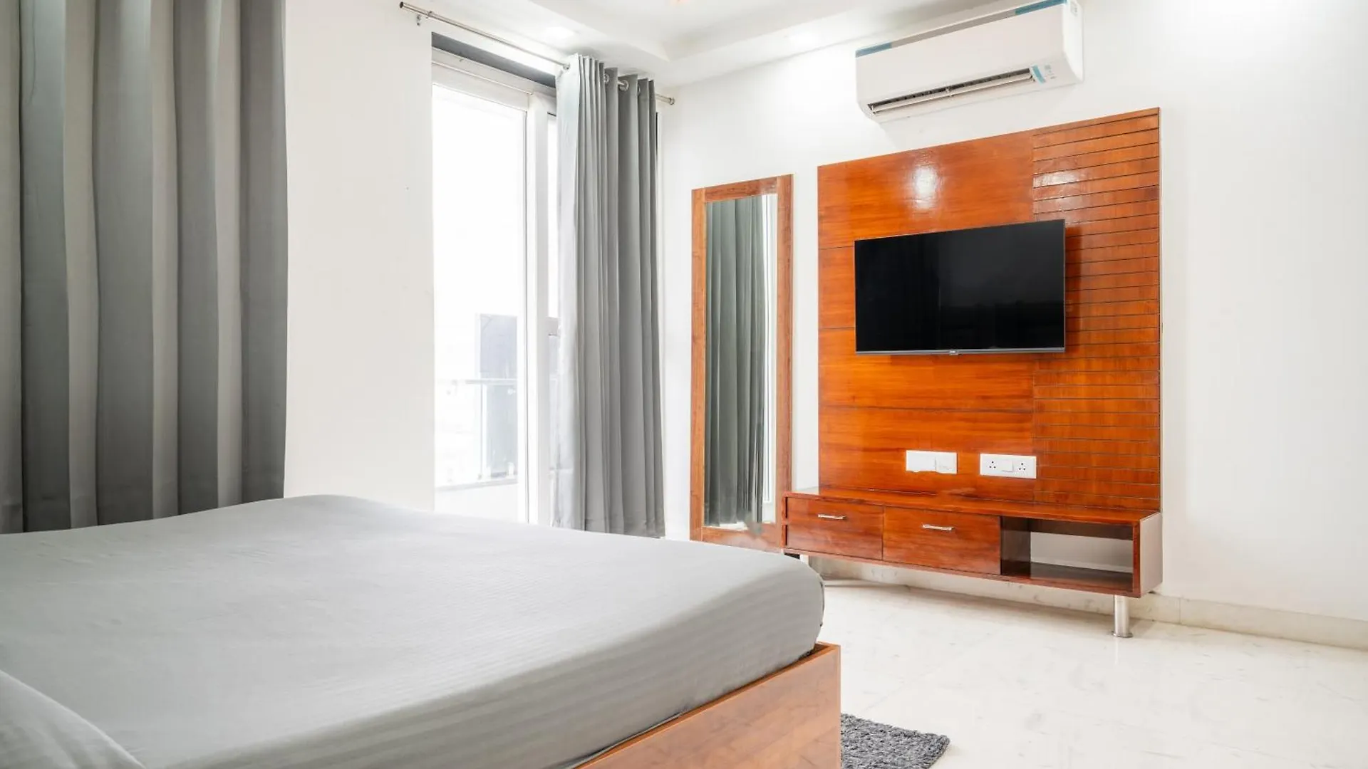 Housr 3 Bhk Apartment Sector 45 グルガウン